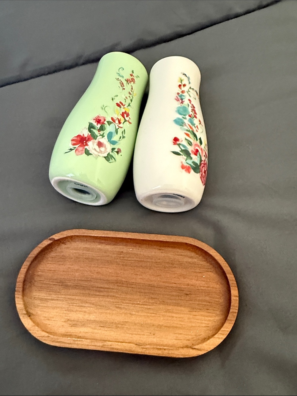 Ree Drummond Decorative Floral Salt and Pepper Shakers Set - Green & White - Picture 2 of 2